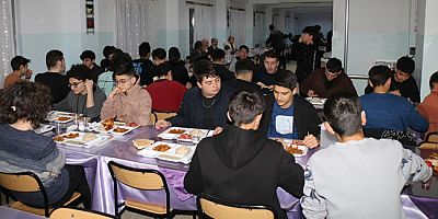 İl Millî Eğitim Müdürü, Öğrencilerle İftar Sofrasında Buluştu