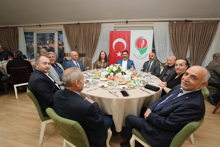 İl Protokolü İftarını Muhtarlarla Birlikte Açtı