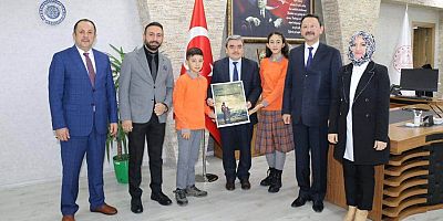 İlk Sayı Müdür Türkmen’e takdim edildi