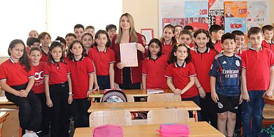 İlkokul Öğrencilerinden Annelerine Mektuplarla Sürpriz