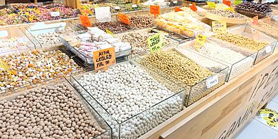 İpek Kuruyemiş, Zengin Ürün Yelpazesiyle Hizmet Veriyor