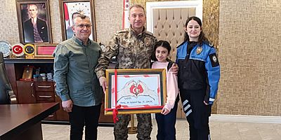 İstiklal Marşı’nın 105. Yılında Emniyet Müdürü Saraç’a Eslem Nur’dan Anlamlı Hediye