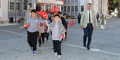 Katipoğlu, Filistin Farkındalık Etkinliğinde Öğrencilerle Buluştu