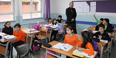 Katipoğlu, Öğretmen ve Öğrencilerle Bir Araya Geldi