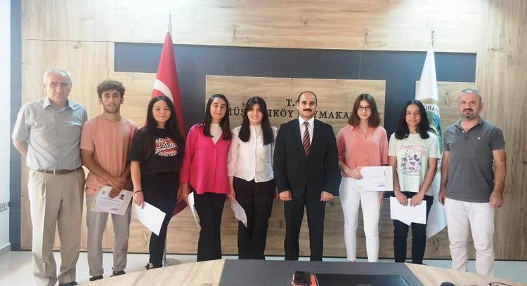 Kaymakam Başarılı Öğrencileri Ödüllendirdi