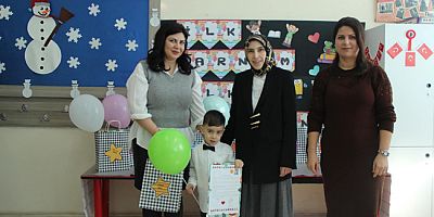 Kaymakam Şendur Öğrencilerle Karne Sevincini Paylaştı