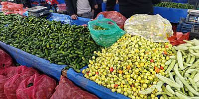 Kelekten Acura, Kornişondan Bibere Turşuluk Ürünler Tezgahlarda