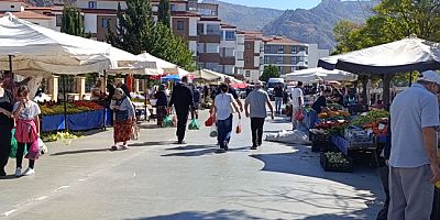 Kitap Fuarı Nedeniyle Pazar Yeşilırmak Kenarında Kuruldu