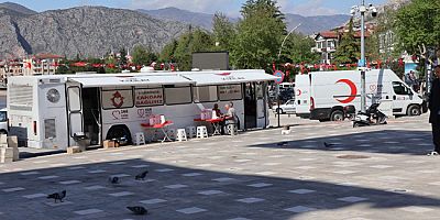 Kızılay Kan Bağış Aracı Yavuz Selim Meydanı’nda Vatandaşları Ağırladı