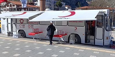 Kızılay Kan Bağış Tırı Anıt Meydanı’nda Bağışçılarını Ağırladı