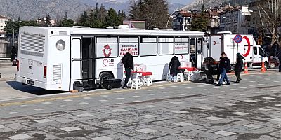 Kızılay Kan Bağışı Aracı Yavuz Selim Meydanı’nda Vatandaşlarla Buluştu