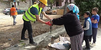 Köy Okullarını Gönüllü Liselilerin 'Tamir Takımı' Boyadı
