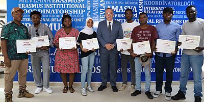 Kursları Başarıyla Tamamlayan Öğrencilere Sertifikaları Verildi