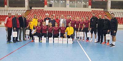 Kutlubey Okulları Gençlik Spor Kulübü  Hokey Takımına İsim Sponsoru Oldu