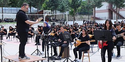 Lise Öğrencilerinden 140 Kişilik Dev Orkestra ile Konser