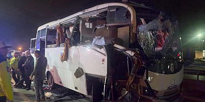 Mahkum Taşıyan Midibüsün de Karıştığı Kazada 23 Kişi Yaralandı