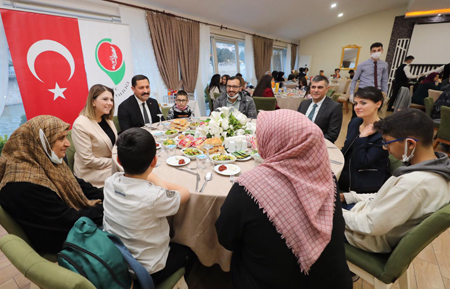 Masatlı Çifti Dünya Yetimler Günü Dolayısıyla Çocuklarla Buluştu