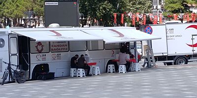 Meydanda Kan Bağışı Hareketliliği
