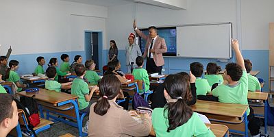 Milli Eğitim Müdürü Katipoğlu, Öğretmen ve Öğrencilerle Bir Araya Geldi