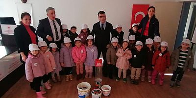 Minik Kumrular Topladıkları Pilleri Geri Dönüşüm İçin Teslim Etti