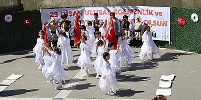Miniklerin 23 Nisan Coşkusu Şehzadeler Gezi Yolu’nu Renklendirdi