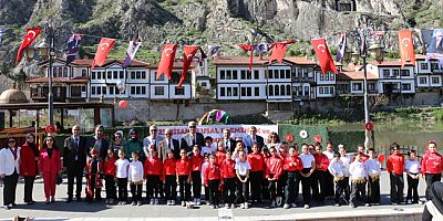 Müdür Katipoğlu, Kutlama Etkinliklerinde Öğrencilerin Coşkusuna Ortak Oldu