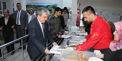 Müdür Türkmen Öğrencilerle İftar Sofrasında Buluştu