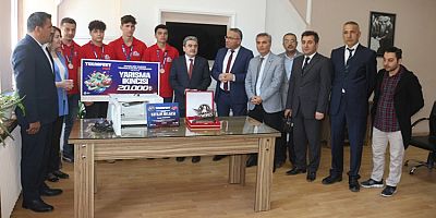 Müdür Türkmen, TEKNOFEST’te Türkiye 2’si Olan Öğrencileri Ziyaret Etti