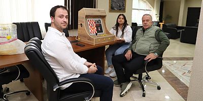 Mühendislik Fakültesi Öğrencileri, Rektör Turabi’yi Ziyaret Etti