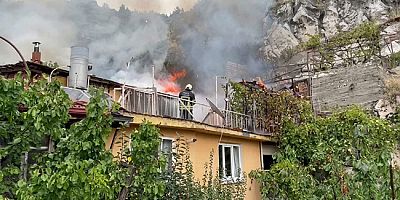 Ocaktan Çıkan Yangını, Tatbikata Giden İtfaiyeciler Söndürdü