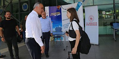 Öğrencileri Otogarda Karşıladılar