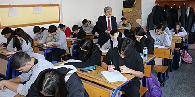 Öğrencilerin Sınav Heyecanına Ortak Oldu