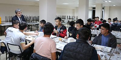 Öğrencilerle İftarda Bir Araya Geldi