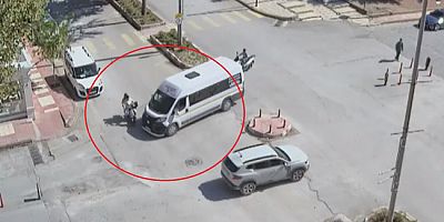 Okul Servisi İle Elektrikli Bisiklet Çarpıştı, 2 Kişi Yaralandı