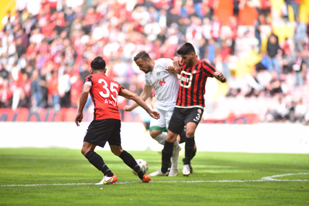 Play-Offun İlk Maçını Galibiyetle Tamamladı