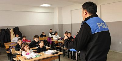 Polis Akran Zorbalığına Karşı 1000 Öğrenciyi Bilgilendirdi