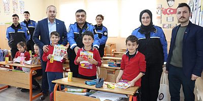 Polis Çocuklarla Buluştu  Polislik Mesleği Anlatıldı