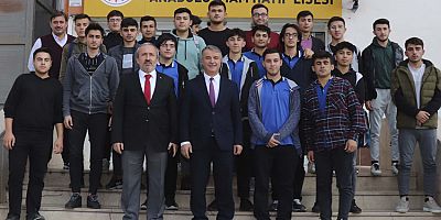 Rektör Elmacı, Mezun Olduğu Lisede Öğrencilerle Bir Araya Geldi