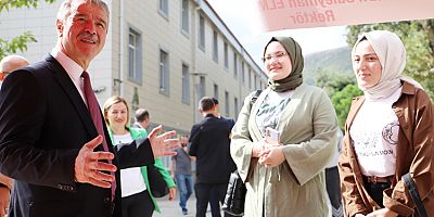 Rektör Elmacı Öğrenci  ve Aileleri ile Buluştu