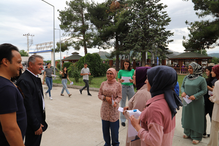 Rektör Elmacıdan Öğrencilere Moral Ve Motivasyon Ziyareti