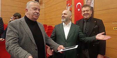 Rektör Turabi ile RTÜK Üyesi Davulcu Meşhur İlahiyi Birlikte Seslendirdi