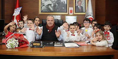 Rektör Turabi’ye Büyük Dehalar Sınıfı Öğrencilerinden 23 Nisan Ziyareti