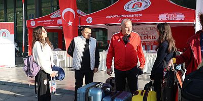 Rektör Turabi, Yeni Öğrencilerini Bu Sene de Otogarda Karşıladı