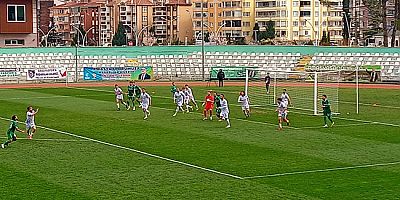 Sahanın Yıldızı Kaleci Mücahit:1-0