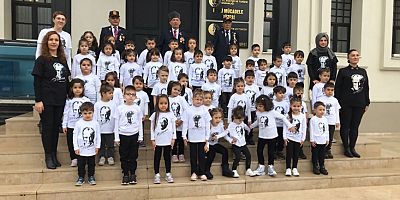 Saliha öğretmen, ‘ATAM’ Şiirini Yazdı, Öğrenciler Seslendirdi