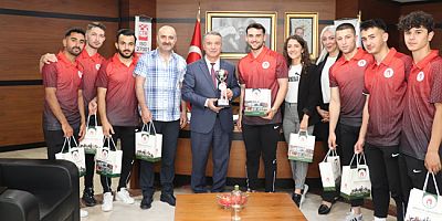 Şampiyonlardan Rektör Elmacı’ya Ziyaret
