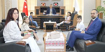 “Şanslı ile 7 Gün” Kitabı Müdür Katipoğlu’na Takdim Edildi