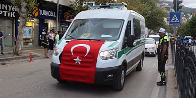 Şehit Polisin Cenazesi Amasya’dan Geçti, Trafik Polisi Meslektaşını Son Kez Selamladı