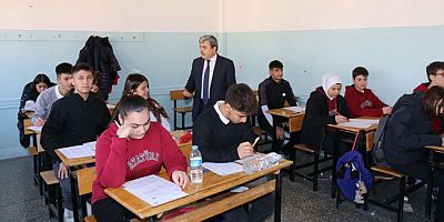 Sınava Giren Öğrencileri Ziyaret Etti