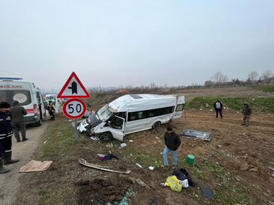 Suluovalı Tarım İşçilerini Taşıyan Servis Kaza Yaptı: 19 Yaralı